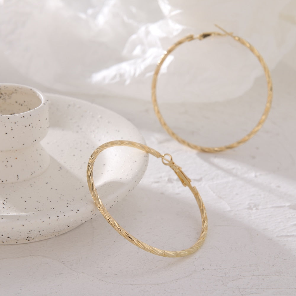 2021 Retro Alloy Metal Round Hoop Earrings for Women Fashion Gold Color Silver Color Bohemian Jewelry Earrings Party Gift