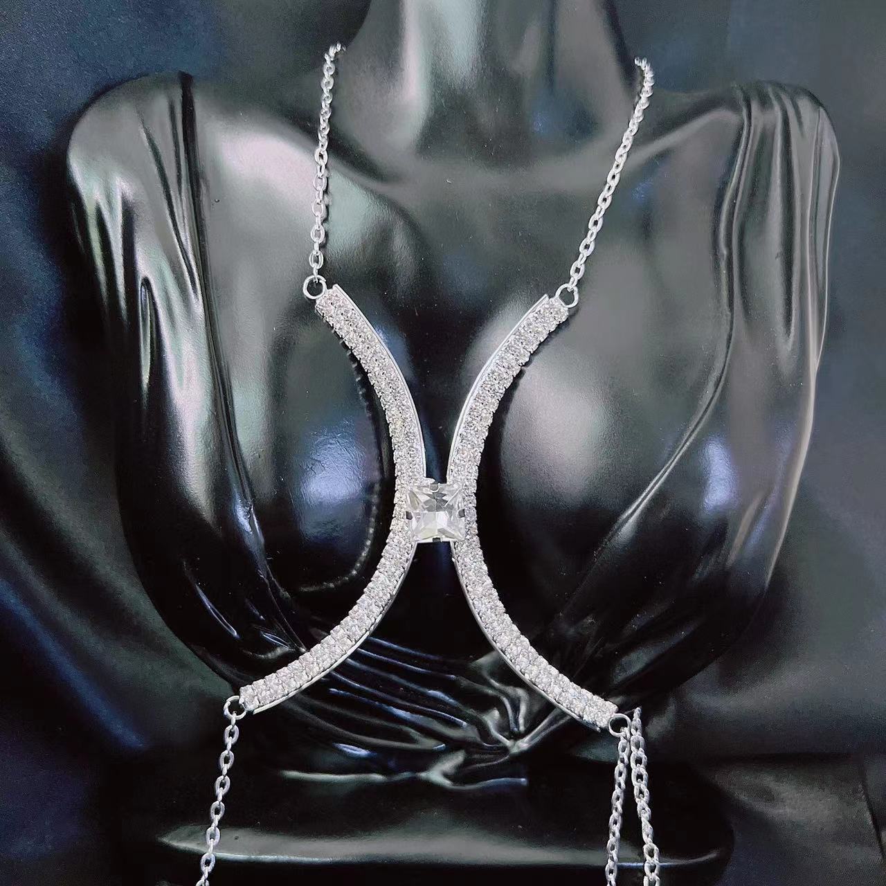 Rhinestone sexy round color crystal breast beauty chain necklace women's nightclub luxury crystal breast chain jewelry accessori